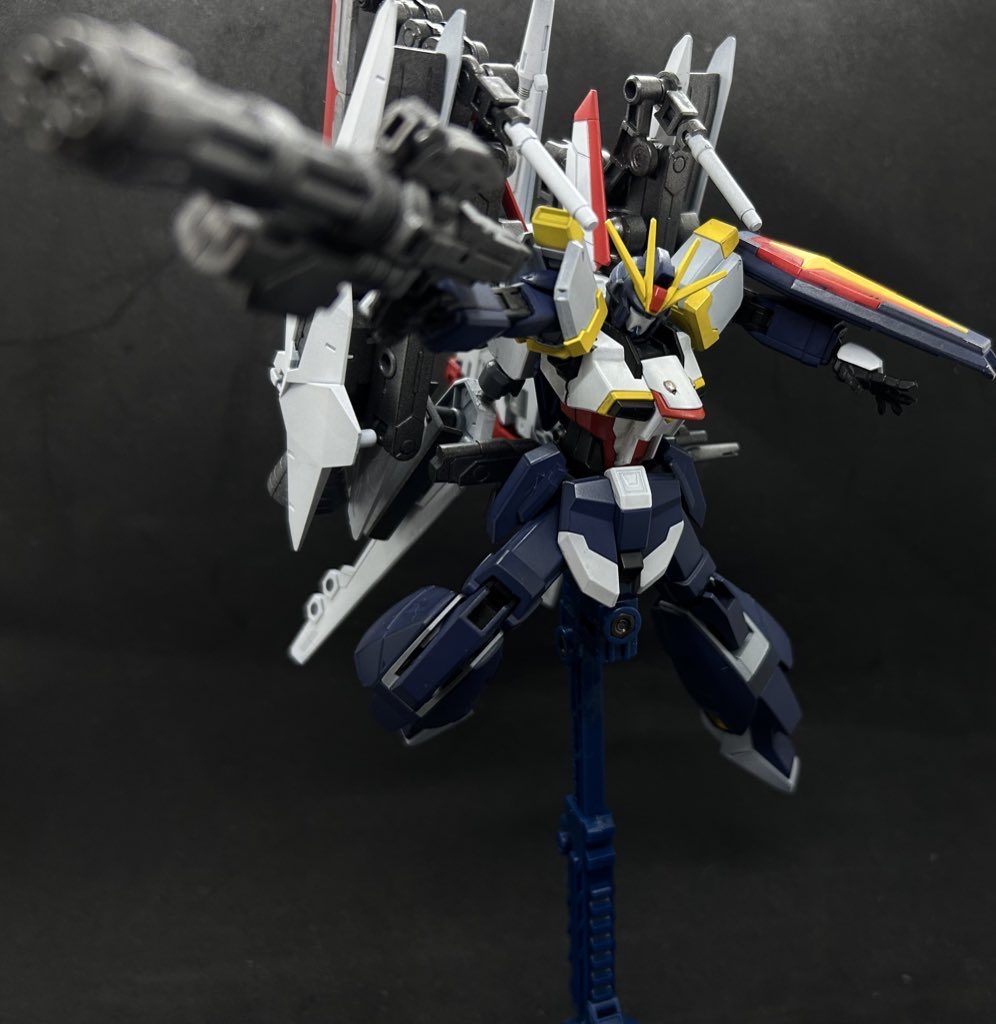 ハンドガトリングガンは高速移動しながら弾丸をばら撒き、特殊装甲でなければそのまま撃墜、特殊装甲ならば近付いて接射する事で成果を上げました。