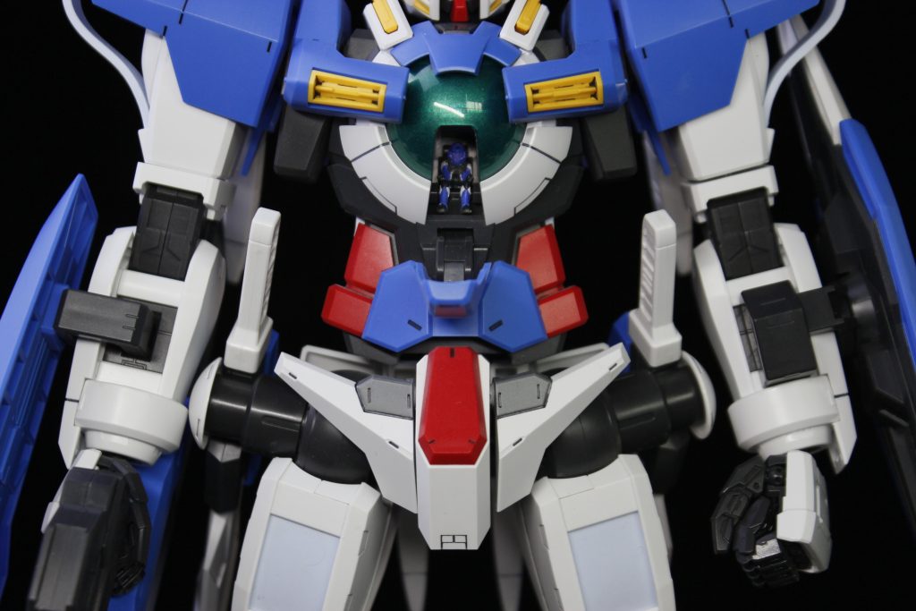 コックピット内の刹那フィギュアも、筆塗りしています!