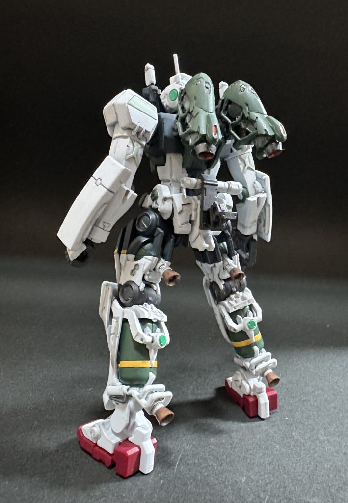 背中で語るタイプのキット。関節やバーニアの色でだいぶ印象が変わるのでまたトライしてみたいです。