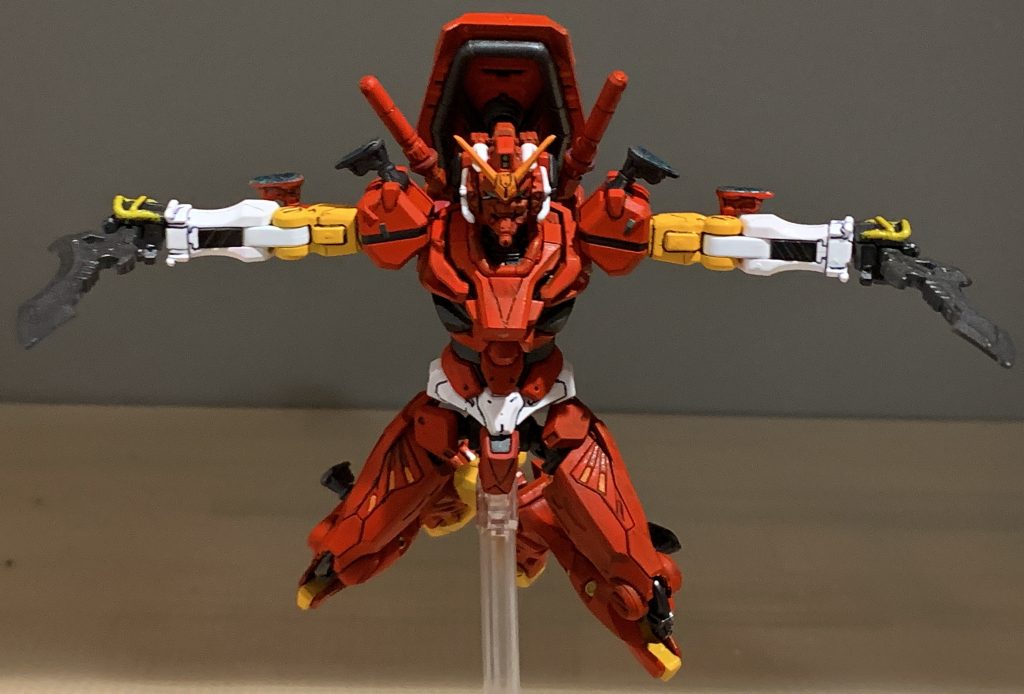 因みにアーマーシュナイダーはMGレッドフレーム改の物を使用。上手くHGサイズの持ち手に収まってくれました。