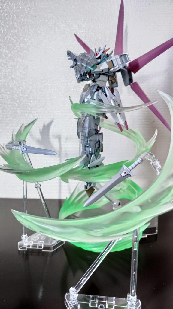 「FAIRIAL☩TRICK」2本の短剣を自在に操り攻撃する技。