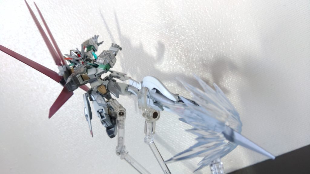 「GNOME☩TRIAL」長剣を渾身の力を込めて投げる技。技のネーミングセンスは姉と同様中二チックです。