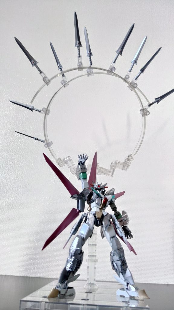 「IGNIS☩FATUUS」短剣の雨を降らせる技。シンフォギアの技は刃物の雨を降らせがちである。