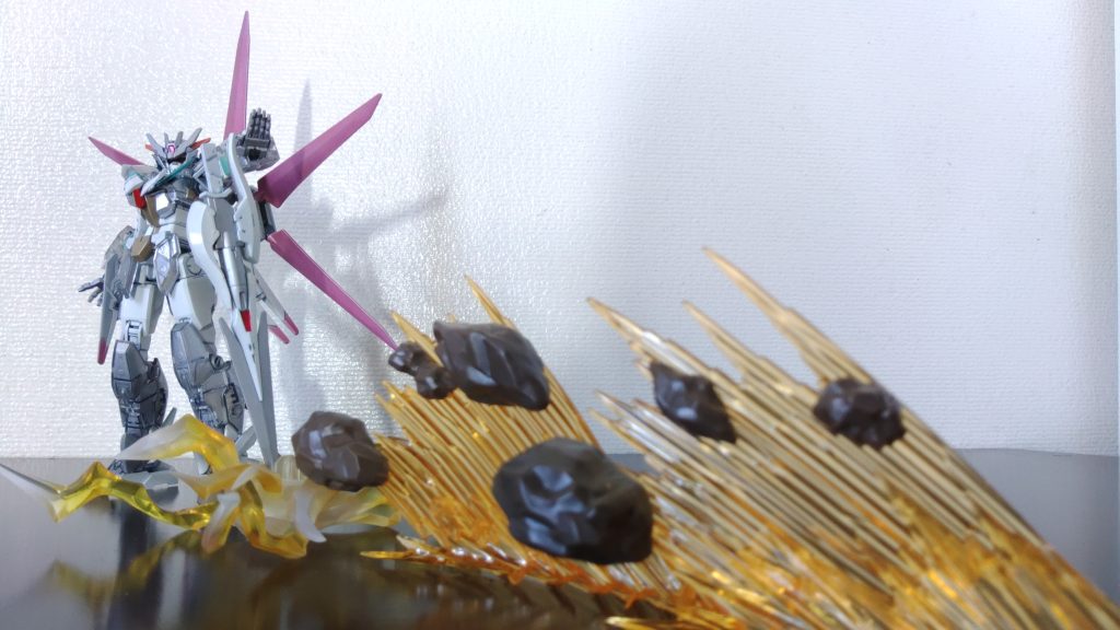 「SILKY☩RAY」突き刺した長剣から衝撃波を出す技。長剣を持って自ら斬る技は一切ありません。