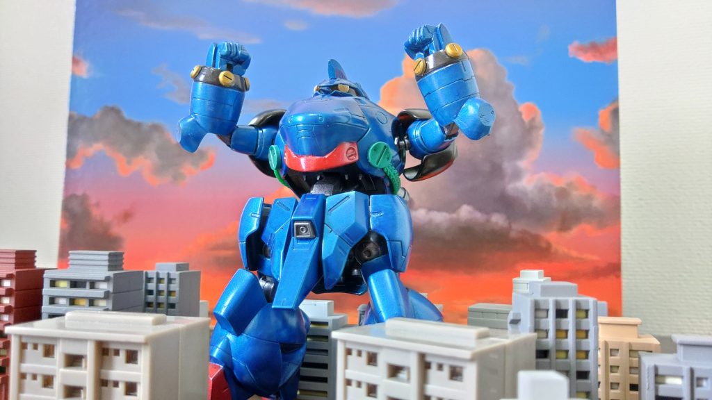 ビルの街にガオー!夜のハイウエーにガオー!♪アイアンロディ28号には敵を威嚇するために「ガオー!!」と叫ぶ機能が搭載されている。