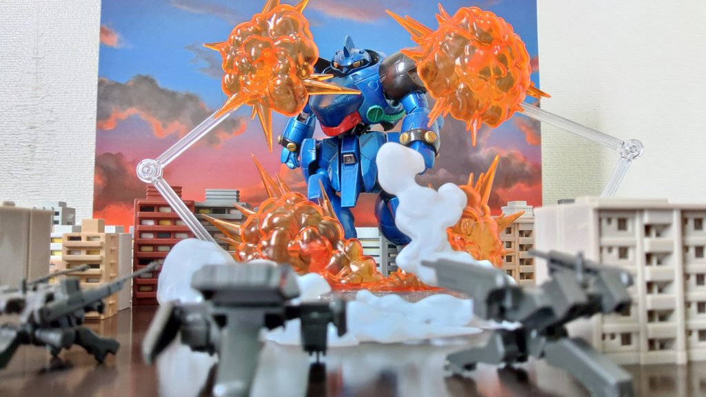 ダダダダーンと弾がくる♪ババババーンと破裂する♪アイアンロディ28号には無数の砲撃など無意味と化すのだ!