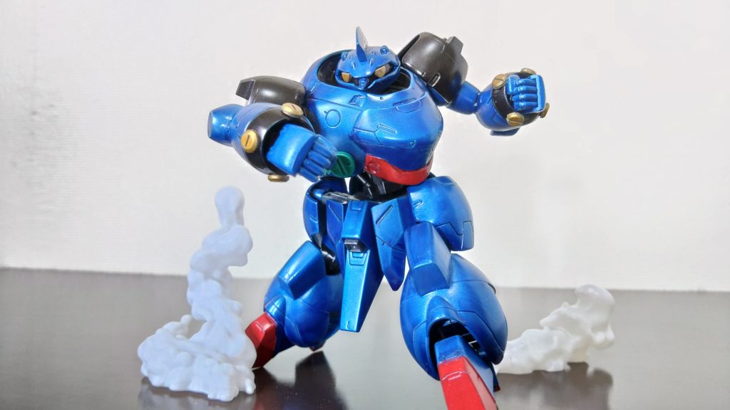 手を握れ正義の味方♪叩き潰せ悪魔の手先♪アイアンロディ28号は武器を持つ必要がないほど強力な拳を持っているのだ!