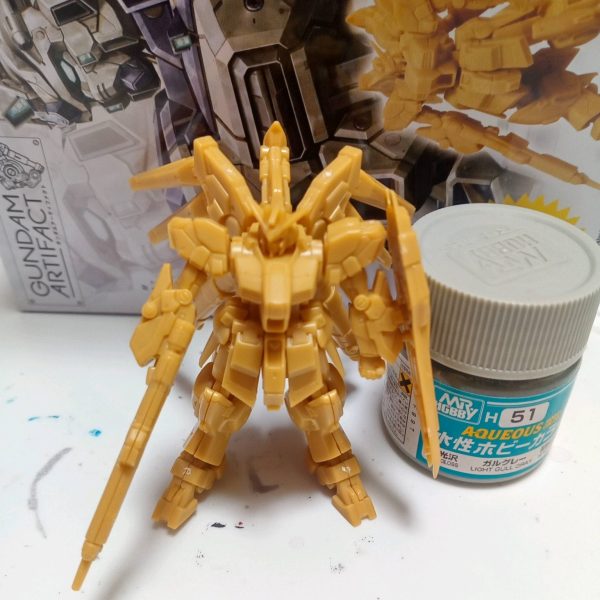 ある程度覚悟はしてたんですが、これ普通に組むだけでも中々ですね(笑)合わせ目消しとかみんなしてるんですかね？🥹塗装だけでもシンドそう😅噛み合わせもなかなかシビアな部分あるし、少なくても子供向けではないですね(笑)親父が夢中になるわけだ…！