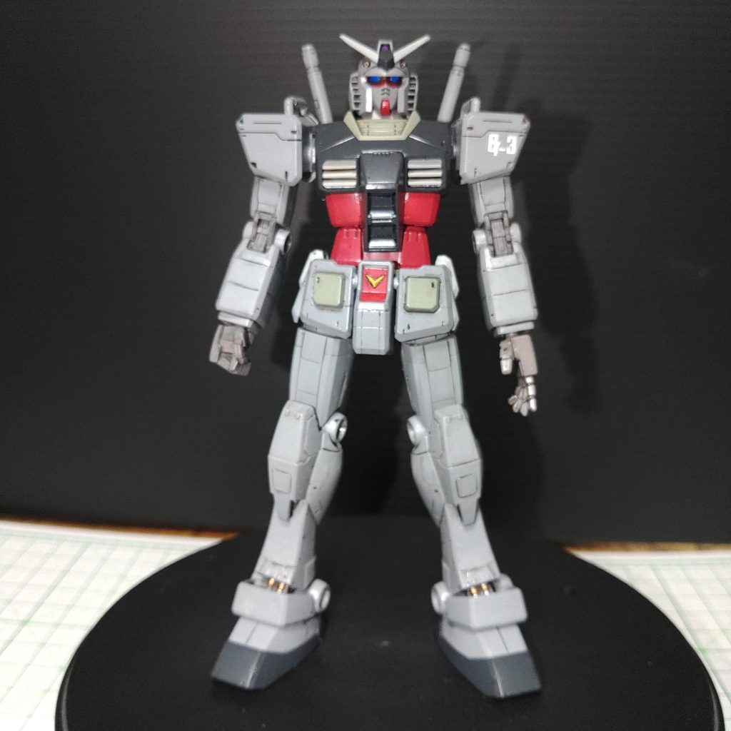 素立ちでも、バランスがとれていて格好いいです。顔が小さ過ぎないところが好きです。肩装甲上に取っ手を付けました。