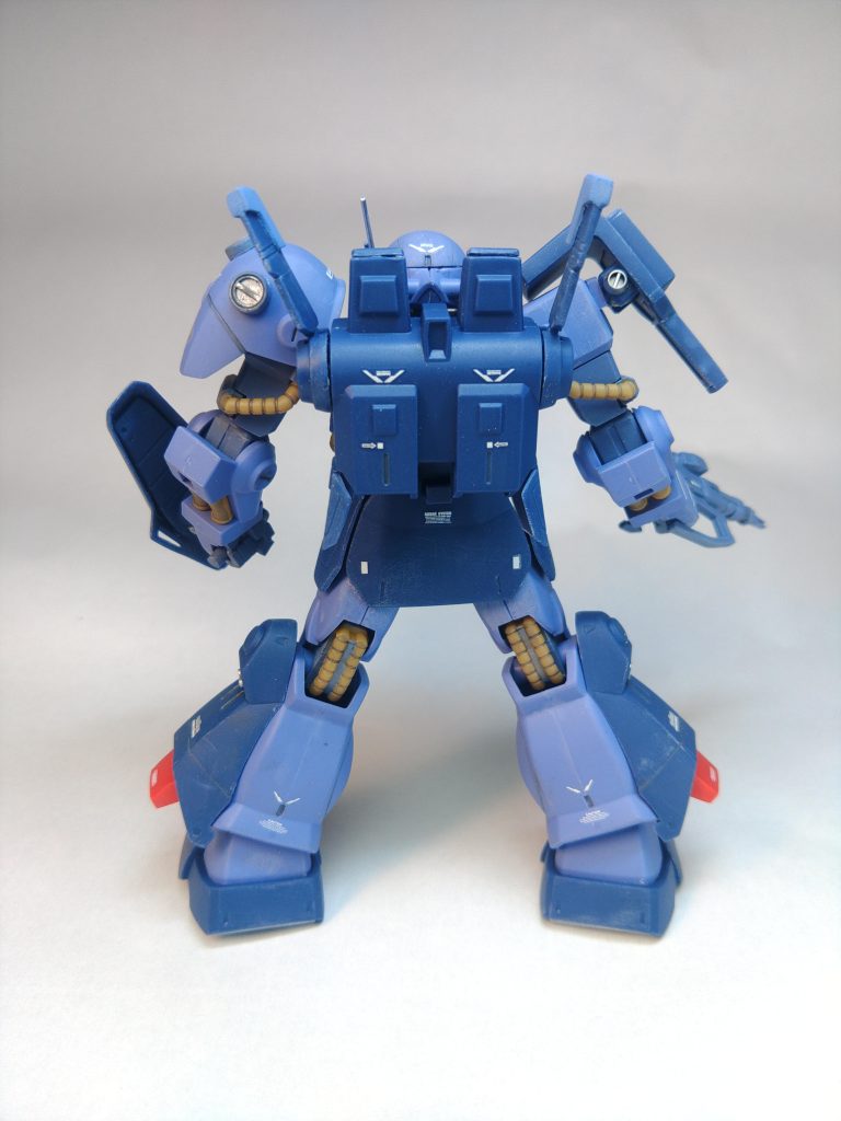 グリプス戦役後のモノアイがあまり好まれなくなった時期にバイザーに改装され、基地警備などではまだまだ現役な機体といったイメージです。その昔シルエットフォーミュラーのコミックで、ギラドーガがバイザー改装されていたときは微妙に思いしたが、時代を先取りしすぎていて、今見返すととてもいいアレンジです。