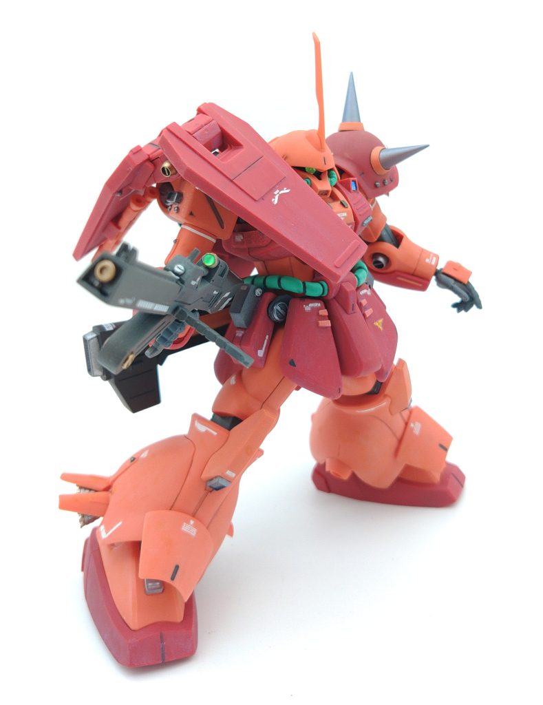 シールドの可動範囲を活かしてシールドを簑状にしてガードした状態。