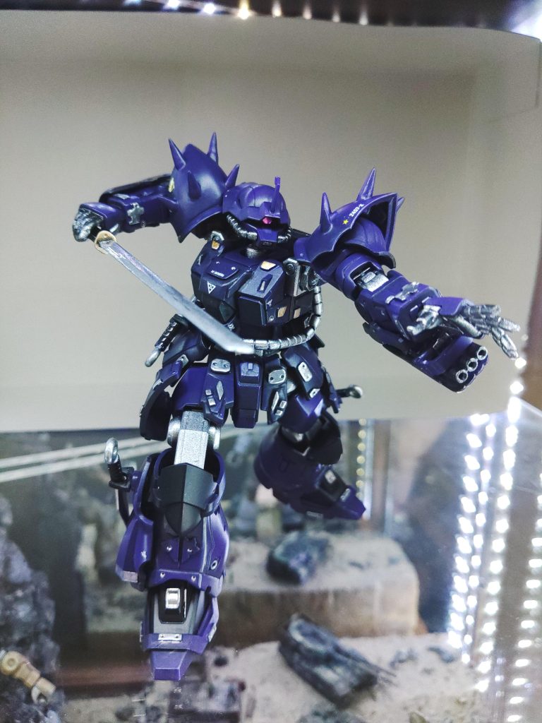 牙突！動力パイプの接続部分は切り離し、胴体部のコックピット下に移動。これで腰を左右に大幅に可動できるようになってます😋👍 