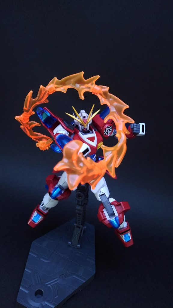 肩の裏からエフェクトを伸ばせるので、拳に沿うように展開できます炎エフェクトのパーツはビルドバーニングのものも使って延長してます