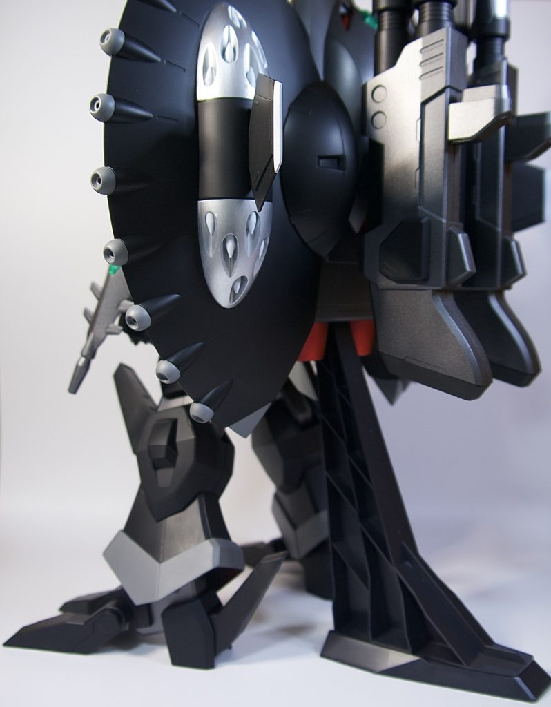 背中の背負い物のミサイル部分は塗り分けしてます