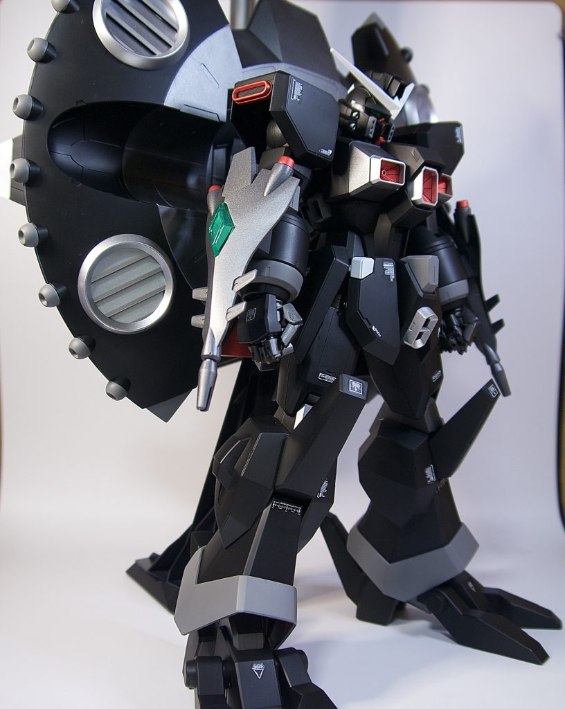 ベースの黒は黒サフのままで時短でグレーはガイアのグレー4シルバーはガイアシルバー赤はガイアのプレミアムパールレッドフレームはガンメタサフ白はガイアホワイト使ってる色は以上。