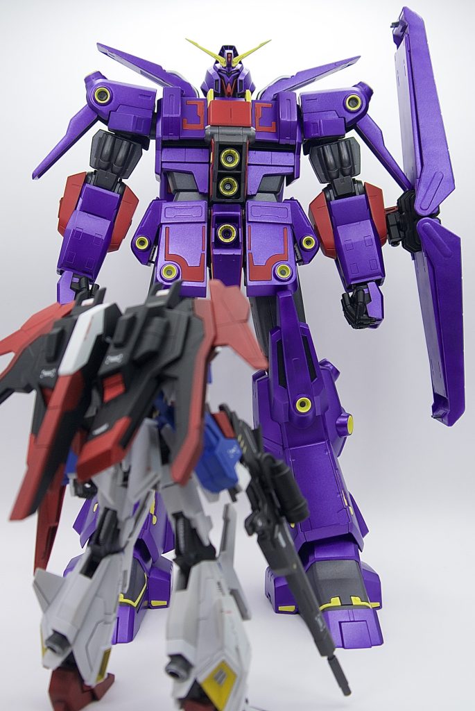 ZやZZはHG作ってないからライトニングZ君による大きさ比較。丁度2倍差かな?