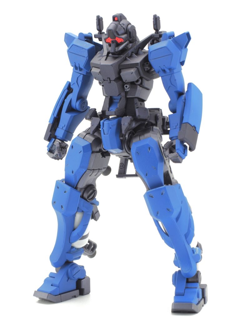 キット自体の出来が良かったので、工作は主に下記3点に絞っています ・頭部:アンテナ削除とゴーグル部形状変更 ・肩部:シルエットを近付けるためプラ材で形状変更・胸部:バルカンと有線ミサイルランチャーのディテール追加