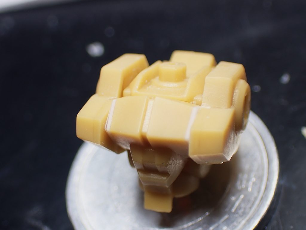 胸部も、アーティファクトアレンジを修正して元の造形に近づけています。