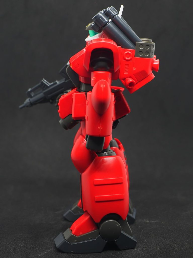 昔のキットなので、色分けも出来てないですね(gundam-kao5)