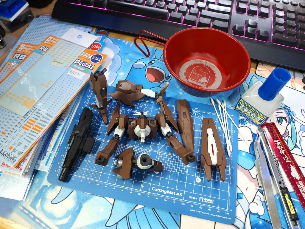 使用デカールは主にHIQパーツのものから。