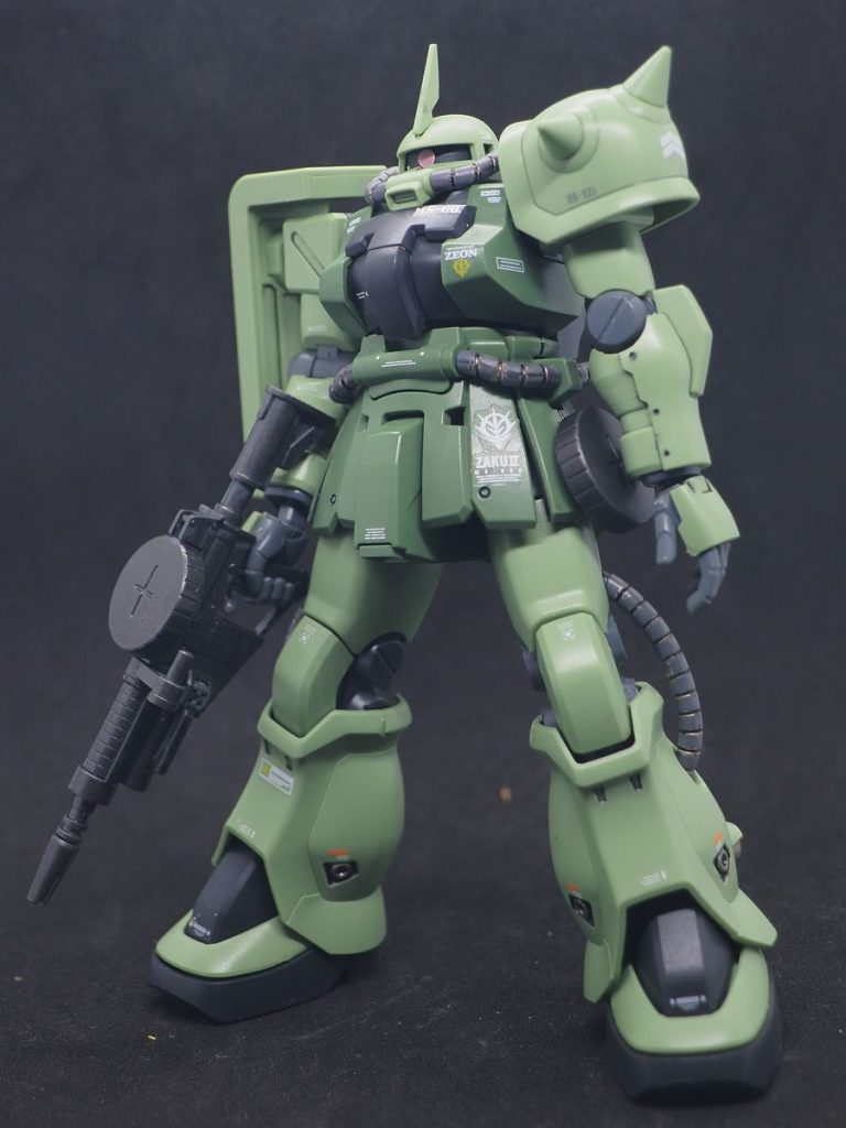 完成が遅れたのは、ジオン系のデカール不足でして(zaku-kao4)あちこち掻き集めて、連邦のデカールも使用しています(zaku-kao4)