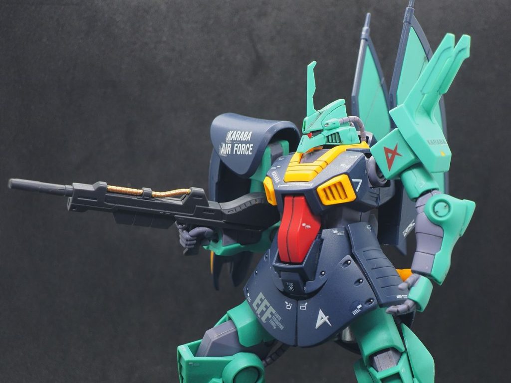 デカールで大分悩みましたが、最終的には勢いで(gundam-kao2)