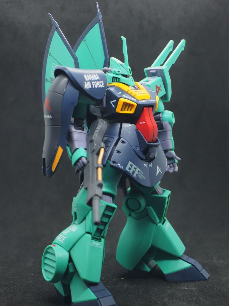 ディアスベースなので重厚感がいいですね(gundam-kao6)