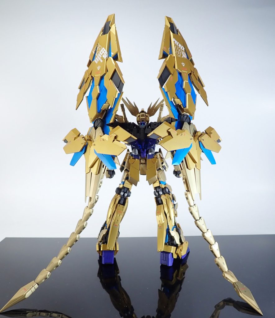 デカールはHGUCユニコーンガンダム用とガンダムデカールDX UC用、アームドアーマーのデカールはロボデカールなどを使用し、MGのデカールっぽく仕上げました。