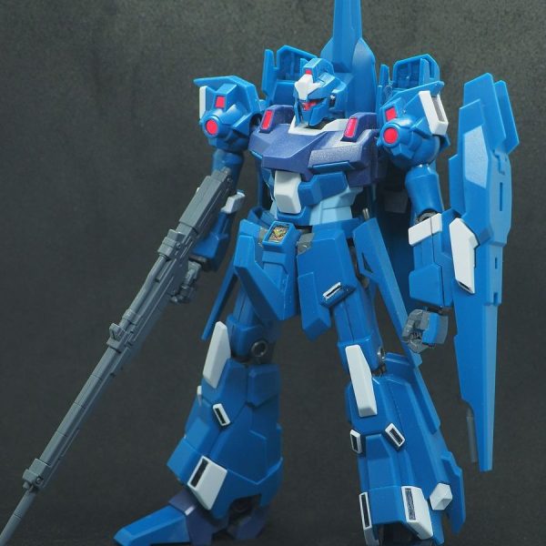 何時もなら日曜日には完成していたのですが、組み立てで1週間過ぎてしまいました(gundam-kao5)今日やっとリゼルの組み立てが終わりましたが、デカールや細部塗装などはまだです(gundam-kao5)（1枚目）