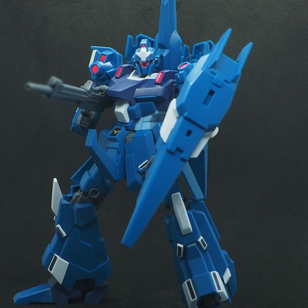 何時もなら日曜日には完成していたのですが、組み立てで1週間過ぎてしまいました(gundam-kao5)今日やっとリゼルの組み立てが終わりましたが、デカールや細部塗装などはまだです(gundam-kao5)（3枚目）