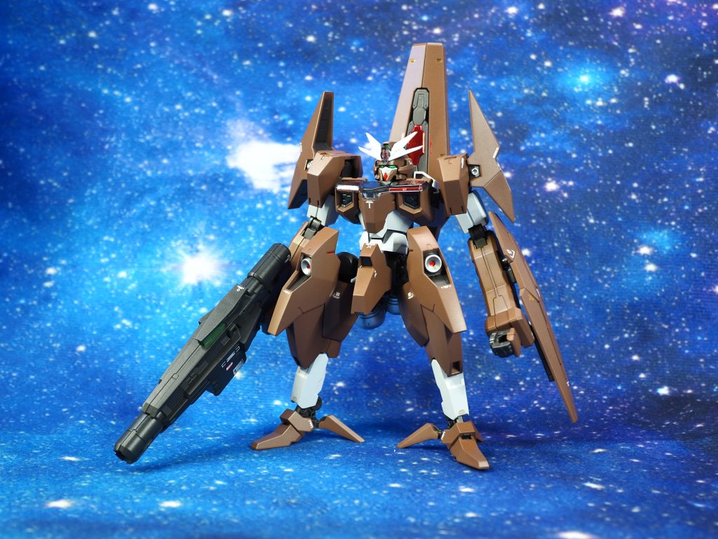 斜め前。ズムっっとした立ち姿。丸ノズルはちょいちょい円形マスキングテープの外側を貼ってスーパージュラルミンで塗り分け。