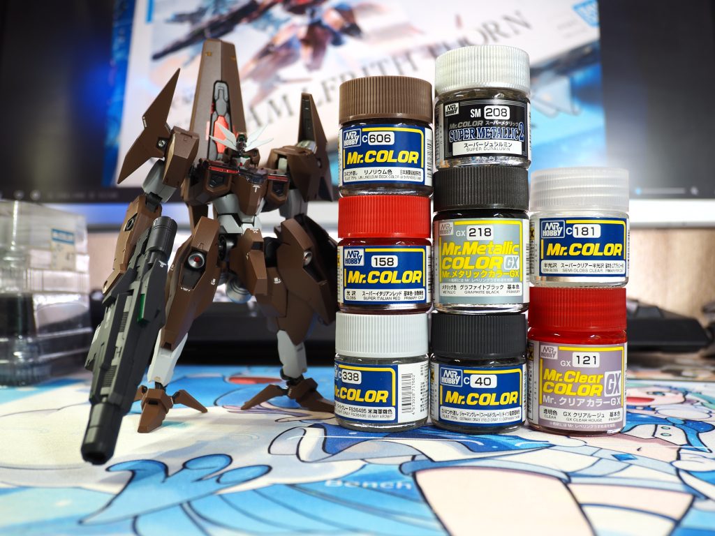 使用した塗料一覧。本体茶色はリノリウム色をざっくり塗ってます。白色部分はこう見えてライトグレーFS36495。仕上げは半光沢クリアーね。