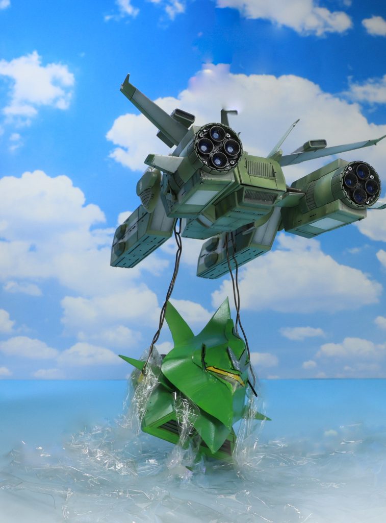 ソドンとエルメス揃ってるからこそ再現可能でした。ていうか、エルメスはたまごひこーき改造なんですけどねソドンはテグスで釣ってます。水しぶきはクレラップで手抜き表現です（笑）