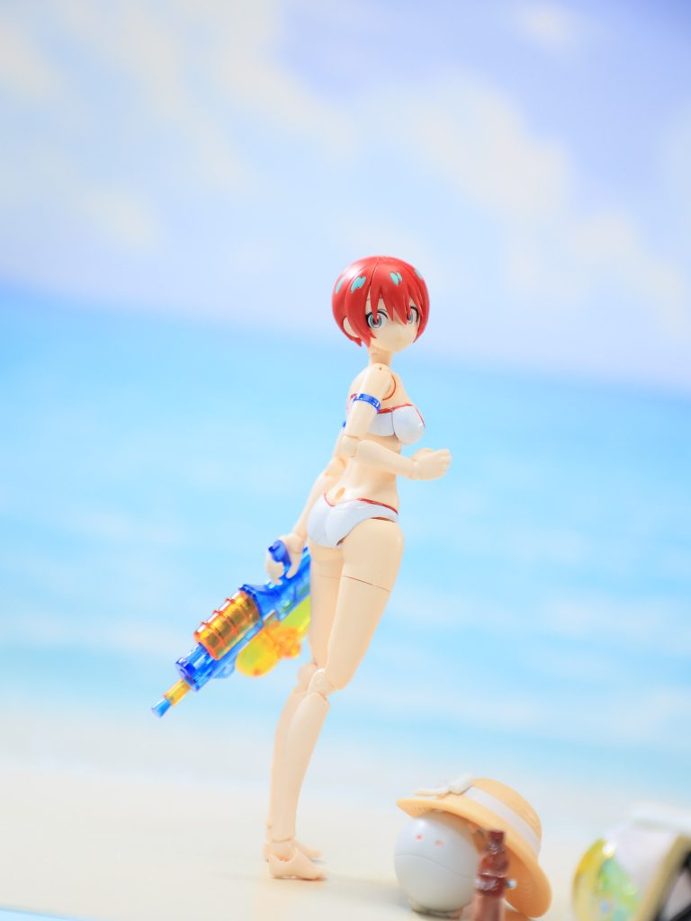 ラストリゾートシーン早速再現してみマチュた（笑）ハロにちゃんと麦わらかぶせて雰囲気で小物にビーチボールや水鉄砲色違いですがソーダのビンも転がしておきました 