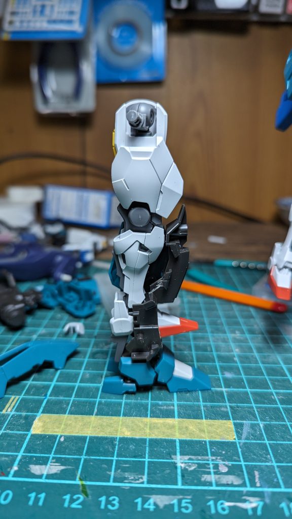そんなわけで、ガンスタに久しぶりの投稿をする運びになったRIKAです(いろいろあるのですが、手短に…一番手の込んだ場所はやはり脚部かと思うのですが…実はルブリス・ウルの脚部の内側に手を入れただけで、キャリバーン側には特に大きな改造を加えていません(一応の縛りとして「機体を構成するパーツは水星の魔女系の機体のみにする」という制約の中、一番手っ取り早く印象を変更できたかと思います(∩´∀`)∩