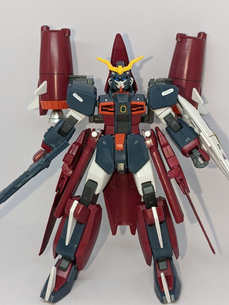 全体像です。背部にある機首部分をプラ板で延長してあり少し長めになっています。また機動兵装ポッドの位置は背部直接取り付けからバックパックにジョイントを作成しての接続に変更してあります。腰部にはビルダーズパーツのウィングを取り付けました。