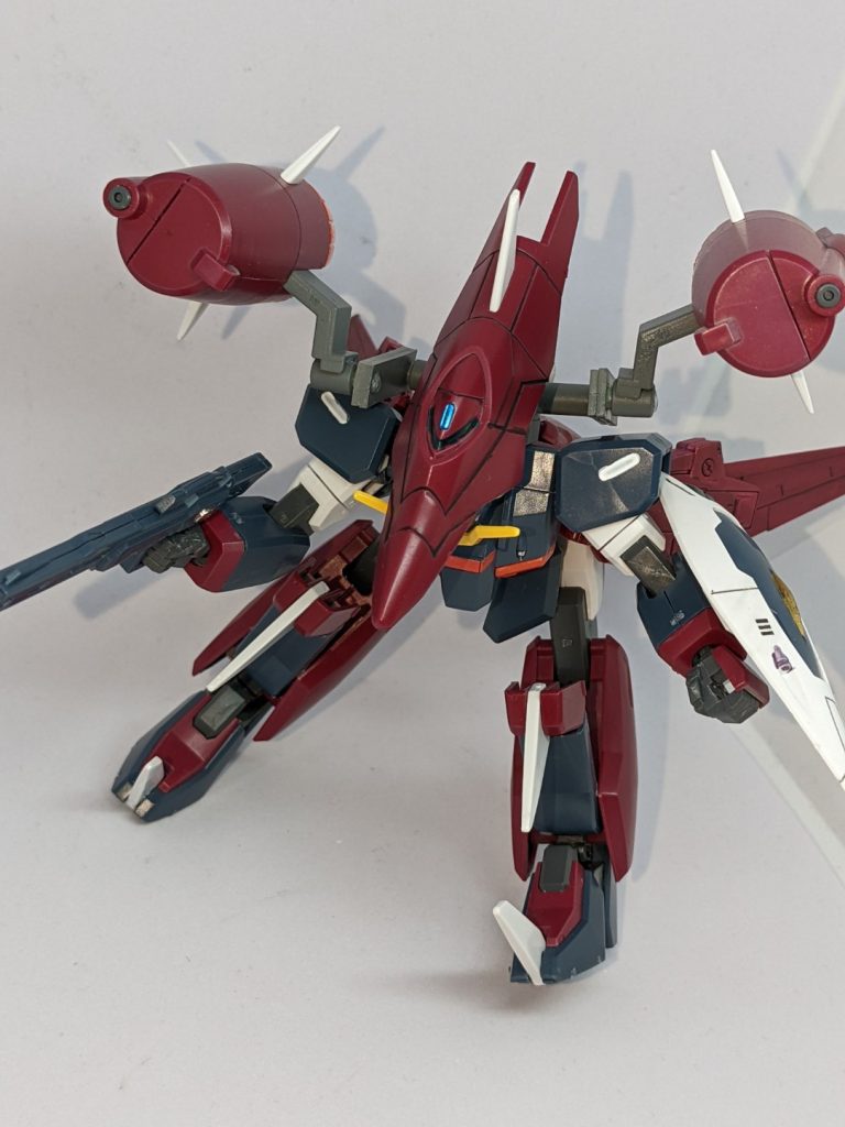 ガウォー……MA形態です。機首部分を延長した結果頭部をとらなくても変形することが出来るようになりました。