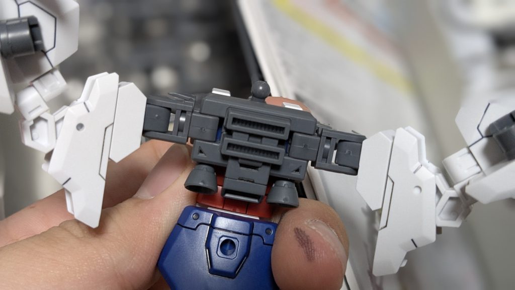 一度背中に付けた際、翼を広げた時にジョイントが背中にぶつかることがわかり何度か組み直して今の形になりました(`・ω・´)ゞ