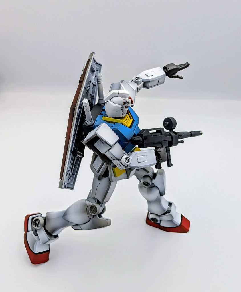 トリガーハンドはHGのものを削り、ビルドハンドの甲を接着して作ってます。