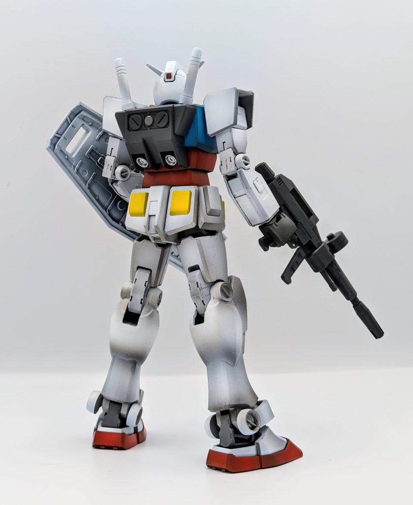 バックパックはHGを流用し、バーニアを奥まったデザインのものへと変更しています。