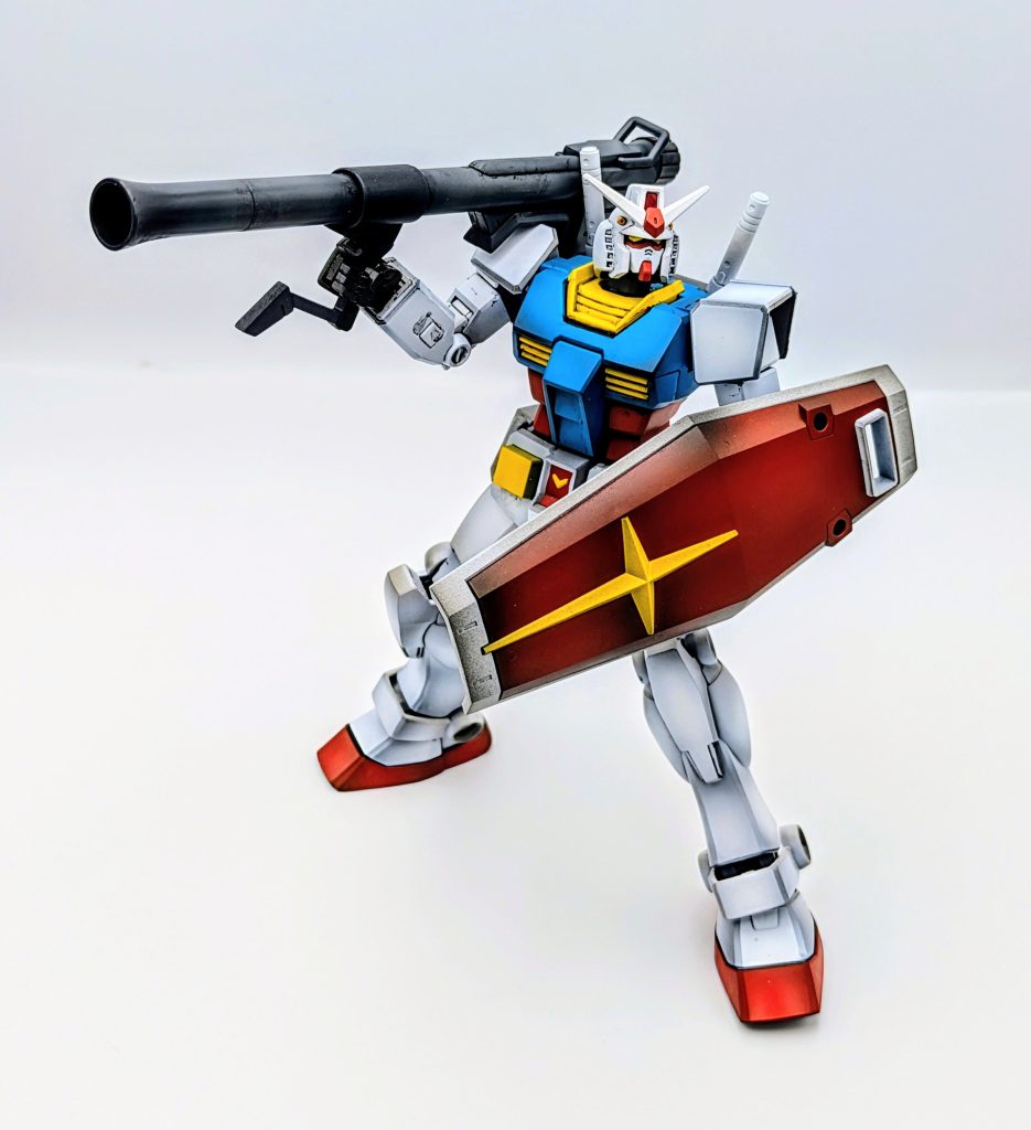 バズーカも拝借。砲身が白いものと迷いましたが、今回はグレー系で塗りました。