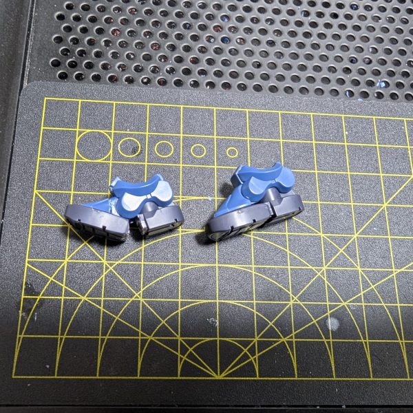 他の方の製作を参考にして足首周りを可動式にしました☺️ちょっとした改修ですがポージングの時映えそうです✨️