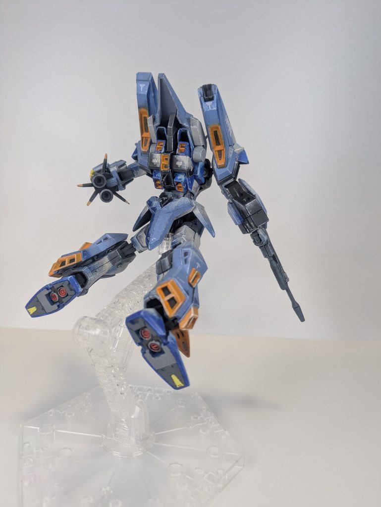 スラスターがたくさん集まった背中に惹かれます