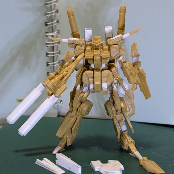 組み立ててみた。 ぽろぽろしてるパーツは良いとして・・・バックパックを繋いでるパーツを１ｍｍ伸びるかこのまま作るか悩む。　（1枚目）