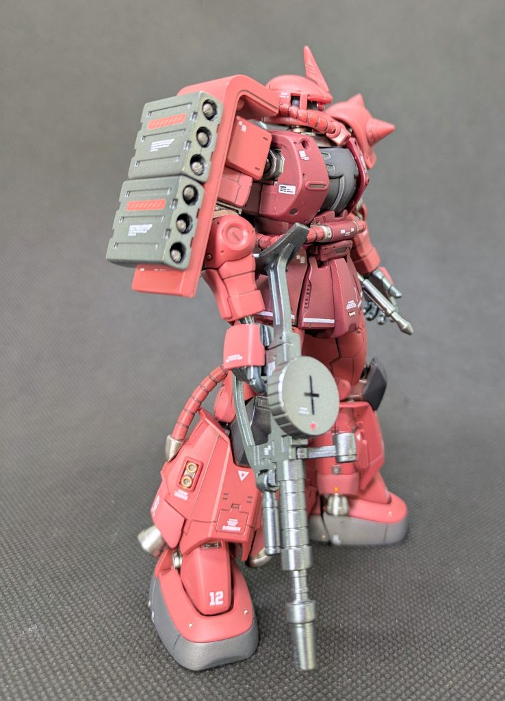 サイドショット右✨️ 今回作製してて不思議に思ったのが… ミサイルラック？です。 キットのままだとフタ？があるのか？それとも単なるディテール簡素化？ なので実際に弾があるよう仕込んでみました👍️ 実はこの弾、ある物の再利用なんです😏 さて何でしょう？ ヒント:ガンプラ用の道具です✨ 答えは投稿の最後に(笑)