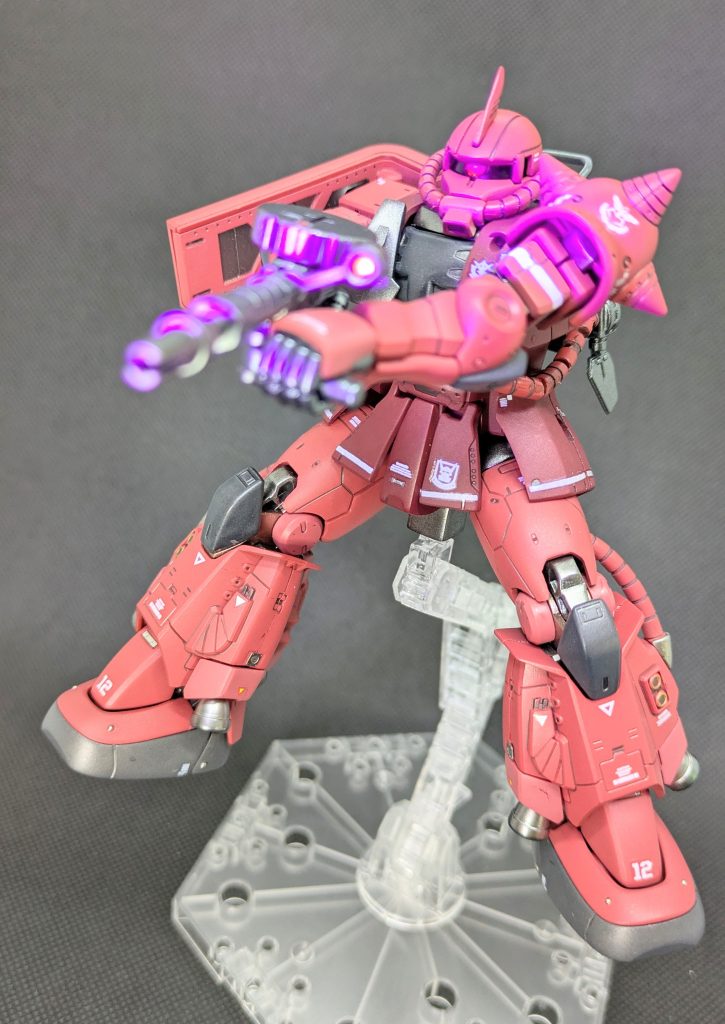 ここからは豊富な武装にてポージングを☺️先ずは定番のザク・マシンガン✨️