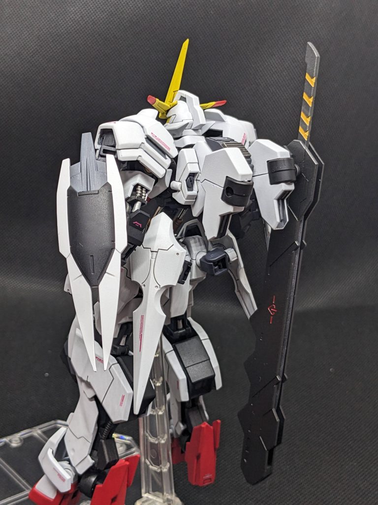 背中は3mm用のパーツを拡張、さらに可動域を増やすためシュバルゼッテのバーニアが落ちつきました。腰も含め3mmジョイントが多いので後々はサブアームやウェポンラックを追加していきたいです。