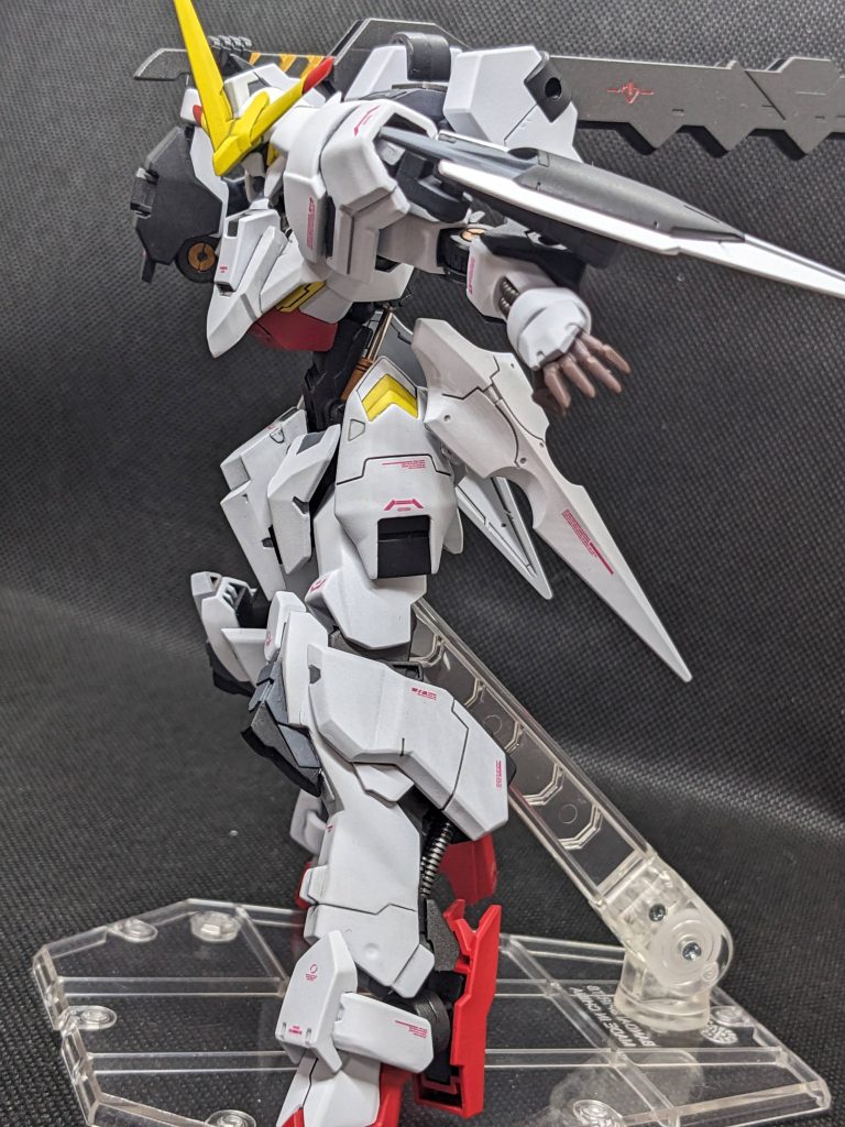 バーニアは稼働させることでバスタードメイスをそのままつかむことができます。