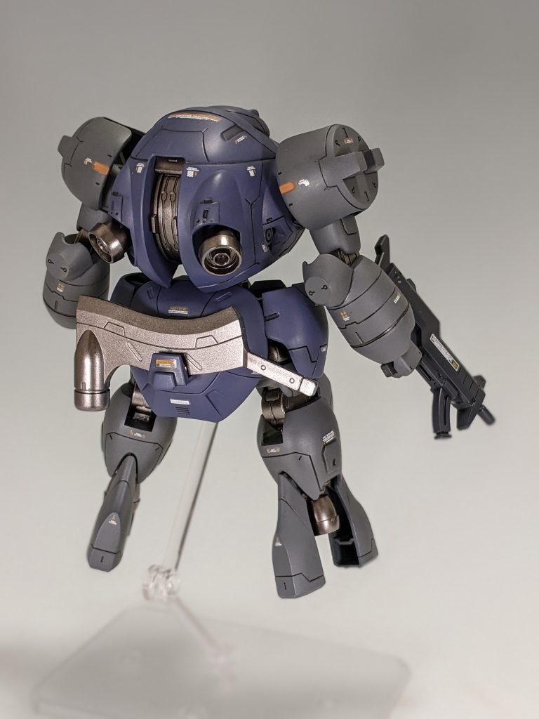 背面。腕や脚部の後ハメ加工と合わせ目消しの他、各部スラスターの別パーツ置き換えなどわかりにくい部分ですが改造しています。