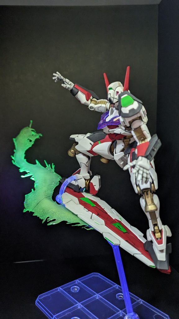 手持ちのマグネットのサイズではシールドにも足裏にも仕込めず…両面テープ！